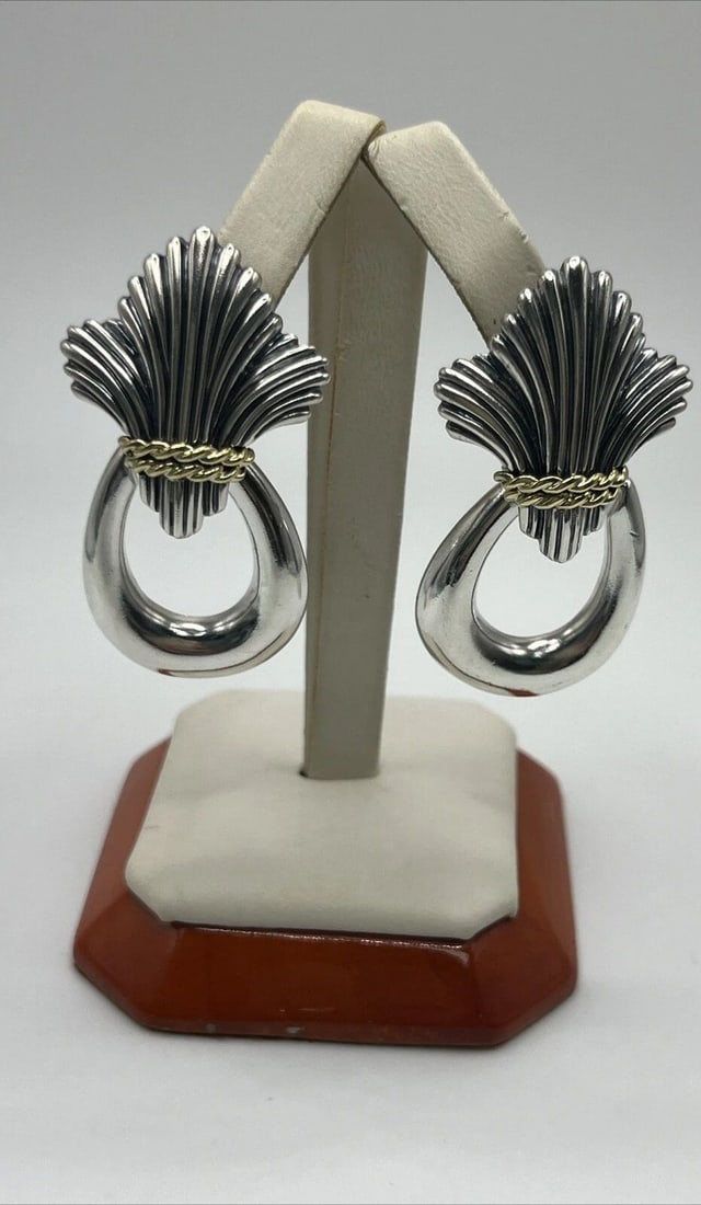 SBI STERLING SILVER & 18K YELLOW GOLD EARRINGS WITH DETACHABLE HOOP: SBI STERLING SILVER & 18K YELLOW GOLD EARRINGS WITH DETACHABLE HOOP Add a touch of elegance to your look with these stunning SBI earrings. Crafted from high-quality sterling silver and 18K yellow gold