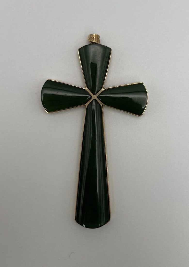 VINTAGE GREEN JADE CROSS CHARM RELIGIOUS PENDANT FRAMED IN 14K GOLD: VINTAGE GREEN JADE CROSS CHARM RELIGIOUS PENDANT FRAMED IN 14K GOLD Beautiful Green Jade Cross Charm framed in 14K Yellow Gold The approximate weight of the cross is 15.7 g The cross is approximately