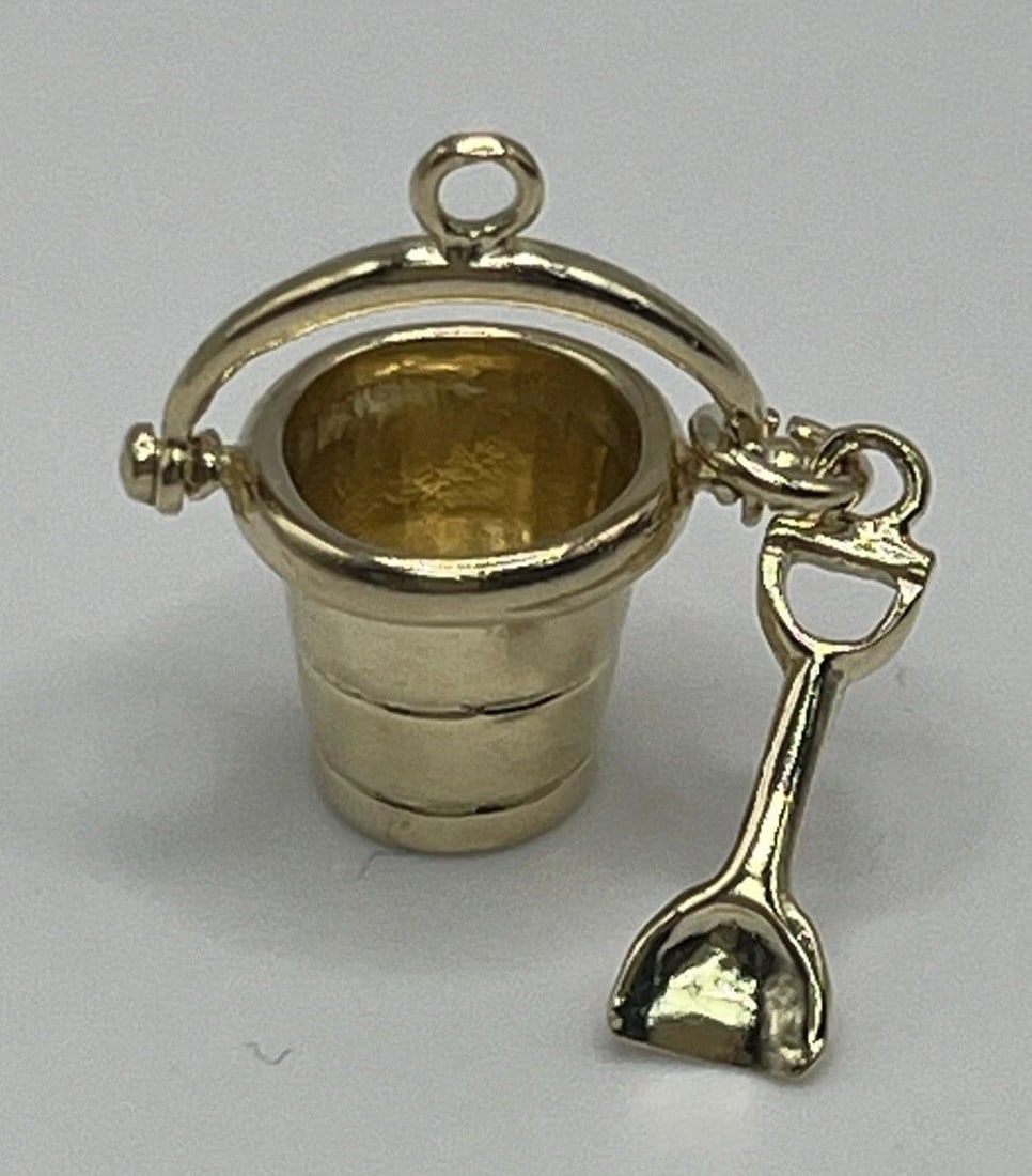 14K YELLOW GOLD BUCKET AND SHOVEL CHARM PENDANT (1 of 2)