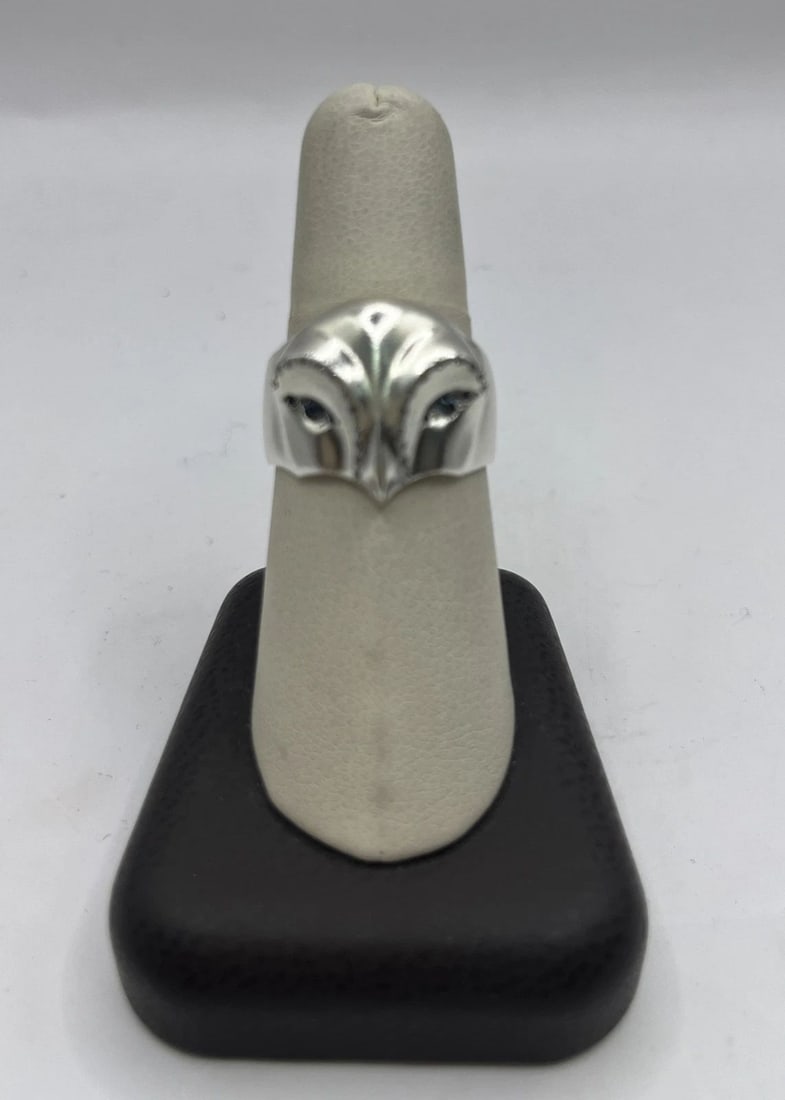 SNOW OWL RING SIZE 8 WITH DIAMONDS AND BLUE SAPPHIRES (1 of 1)