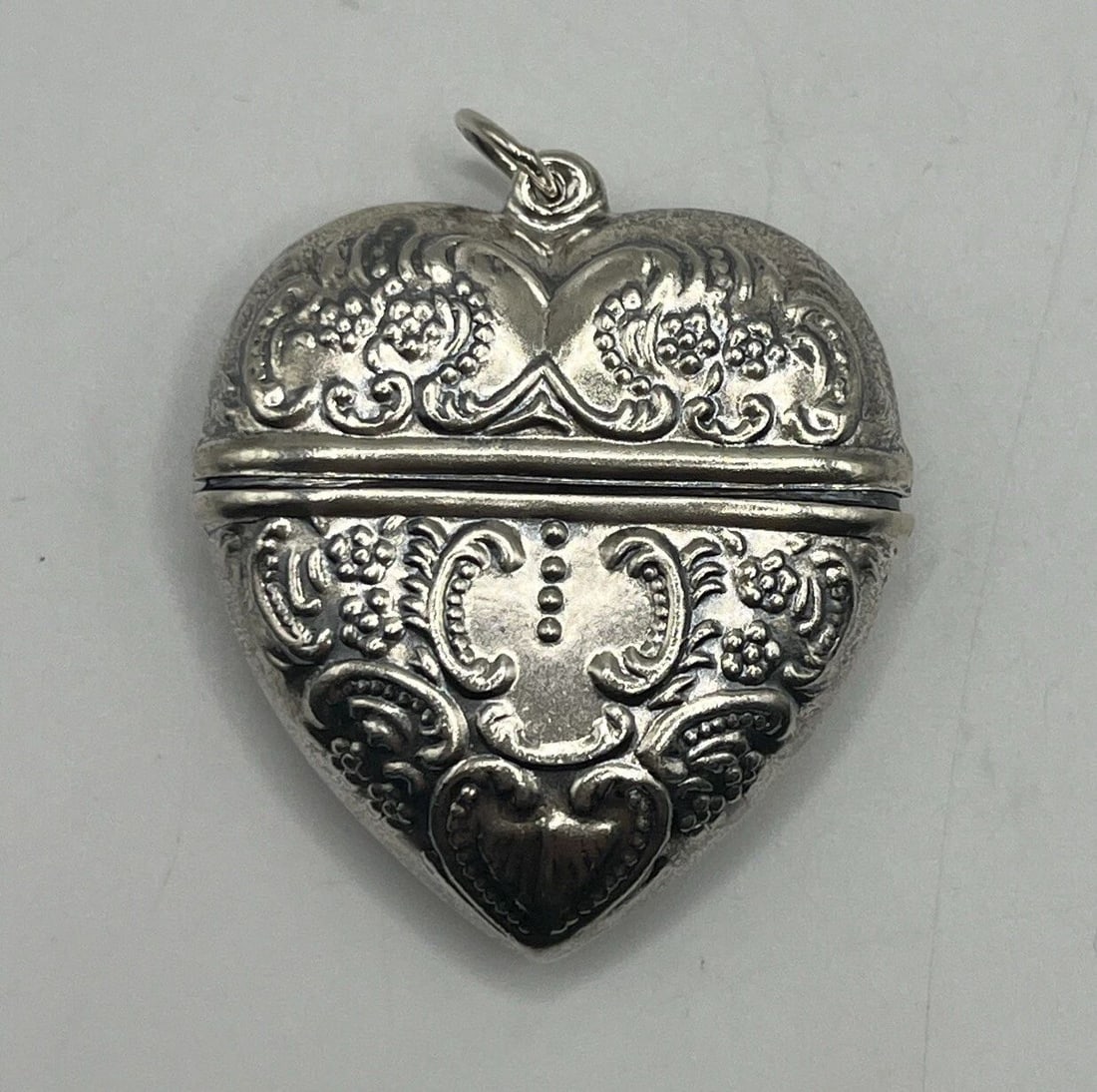 STERLING SILVER HEART SHAPED BOX STYLE PENDANT LARGE (1 of 2)