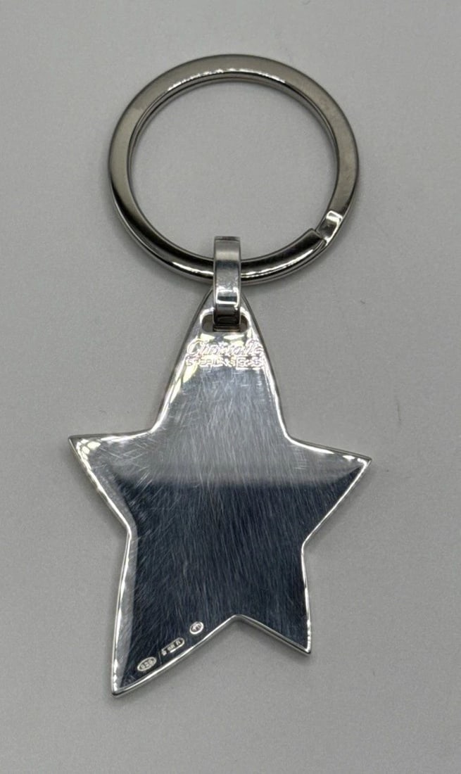 CHRISTOFLE STERLING SILVER STAR KEYCHAIN: CHRISTOFLE STERLING SILVER STAR KEYCHAIN The Christofle Sterling Silver Star Keychain is a modern collectible made of high-quality silver. Its sleek design and star shape make it a stylish accessory f