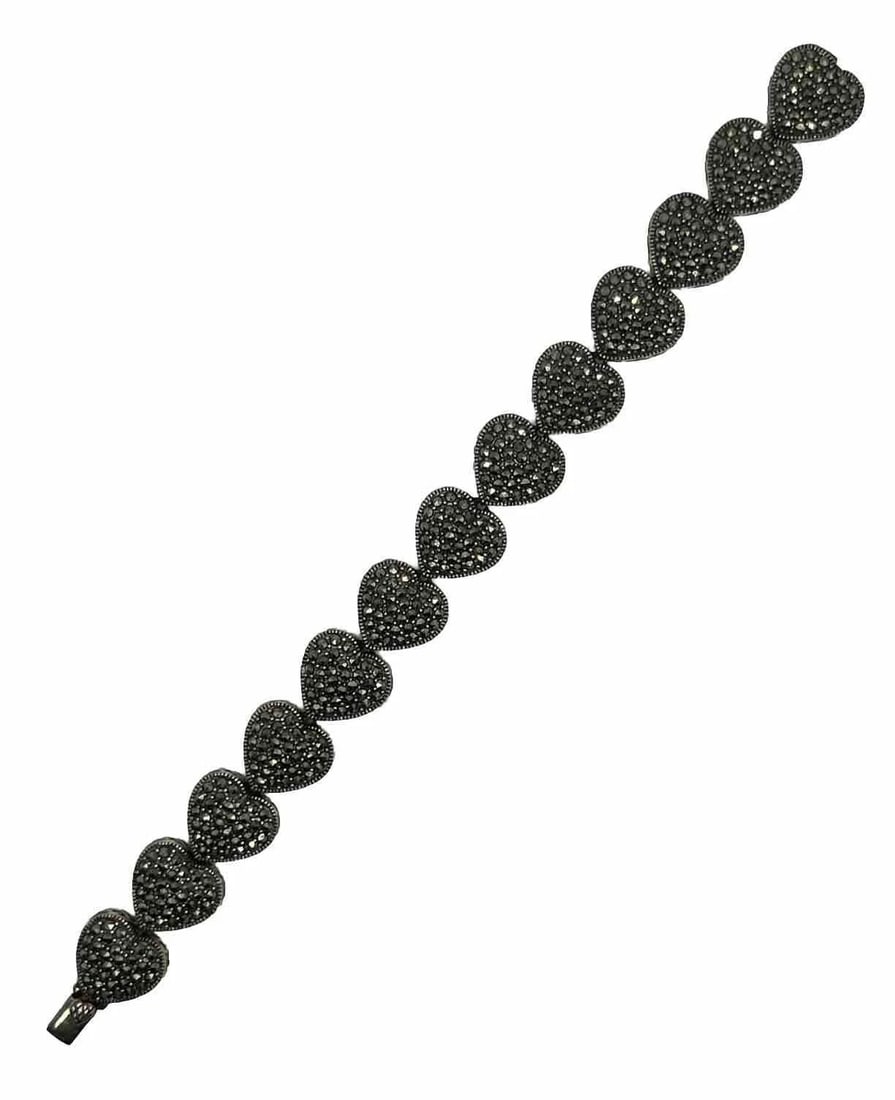 VINTAGE MARCASITE STERLING SILVER SWEETHEART HEART STATEMENT BRACELET: VINTAGE MARCASITE STERLING SILVER SWEETHEART HEART STATEMENT BRACELET Add some vintage charm to your look with this stunning sweetheart heart statement bracelet. Crafted from high-quality sterling sil