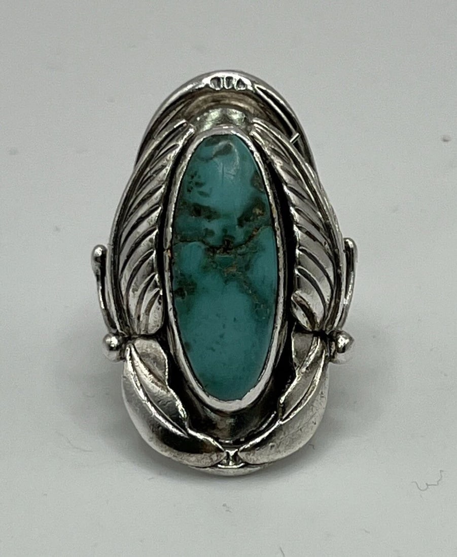 STERLING SILVER AND TURQUOISE NAIVE AMERICAN RING SIZE 6.5 (1 of 2)