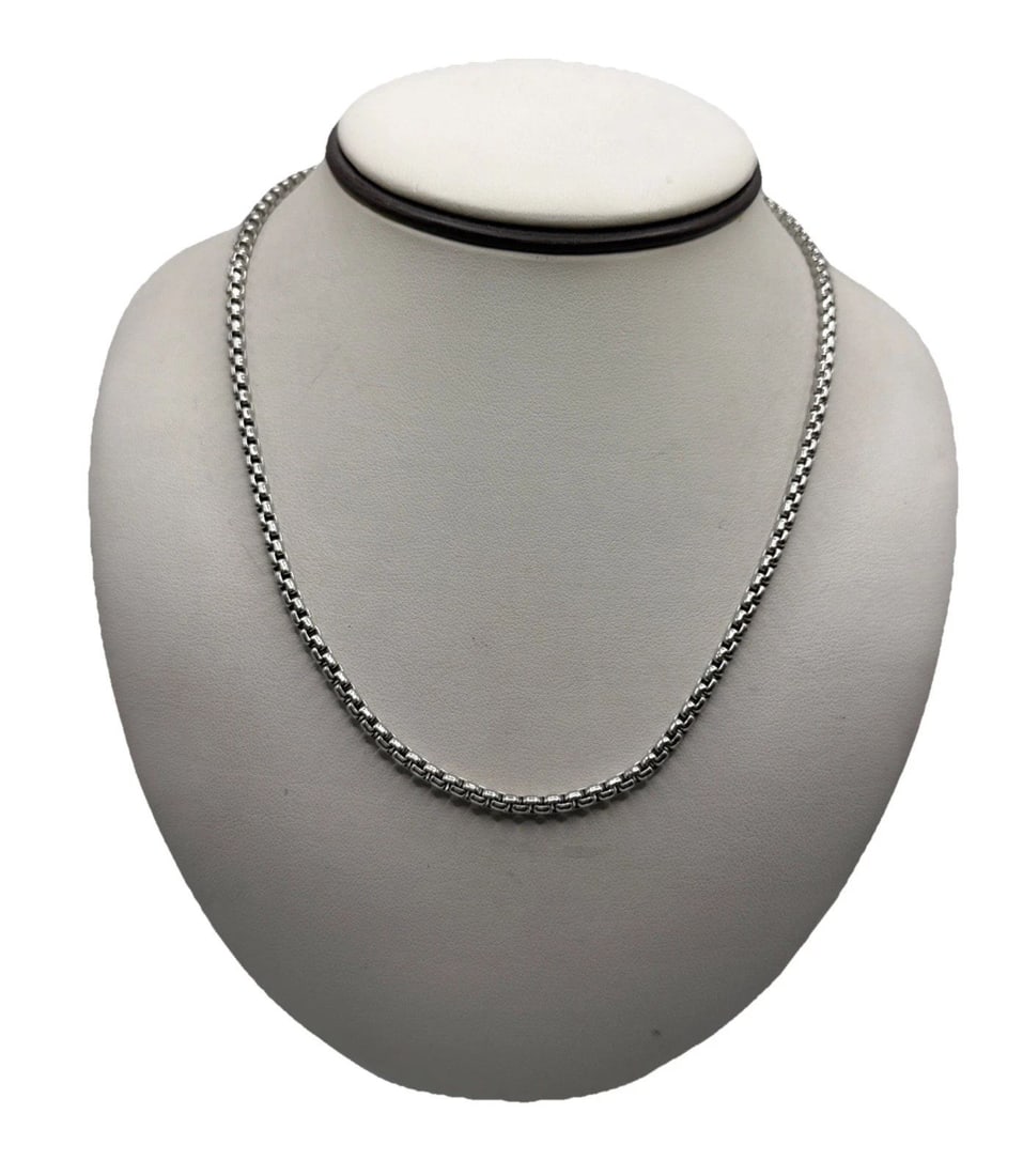 17" BOX LINK CHAIN WITH ORNATE PUSH LOCK CLASP 21.5 GRAMS (1 of 2)