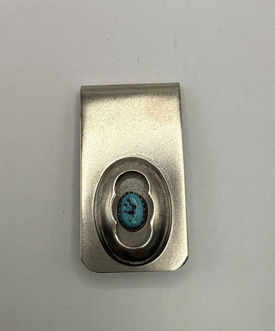 STERLING SILVER & TURQUOISE MONEY CLIP 17.5 GRAMS: STERLING SILVER & TURQUOISE MONEY CLIP 17.5 GRAMS This Sterling Silver & Turquoise Money Clip is a stylish and practical accessory for men. The money clip is crafted from high-quality sterling silver