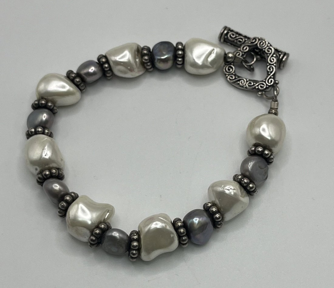 CULTURED FRESHWATER PEARL TOGGLE BRACELET: CULTURED FRESHWATER PEARL TOGGLE BRACELET This beautiful bracelet is a must-have for any jewelry collection. The delicate pearls are cultured to perfection and strung together with a sturdy beaded des