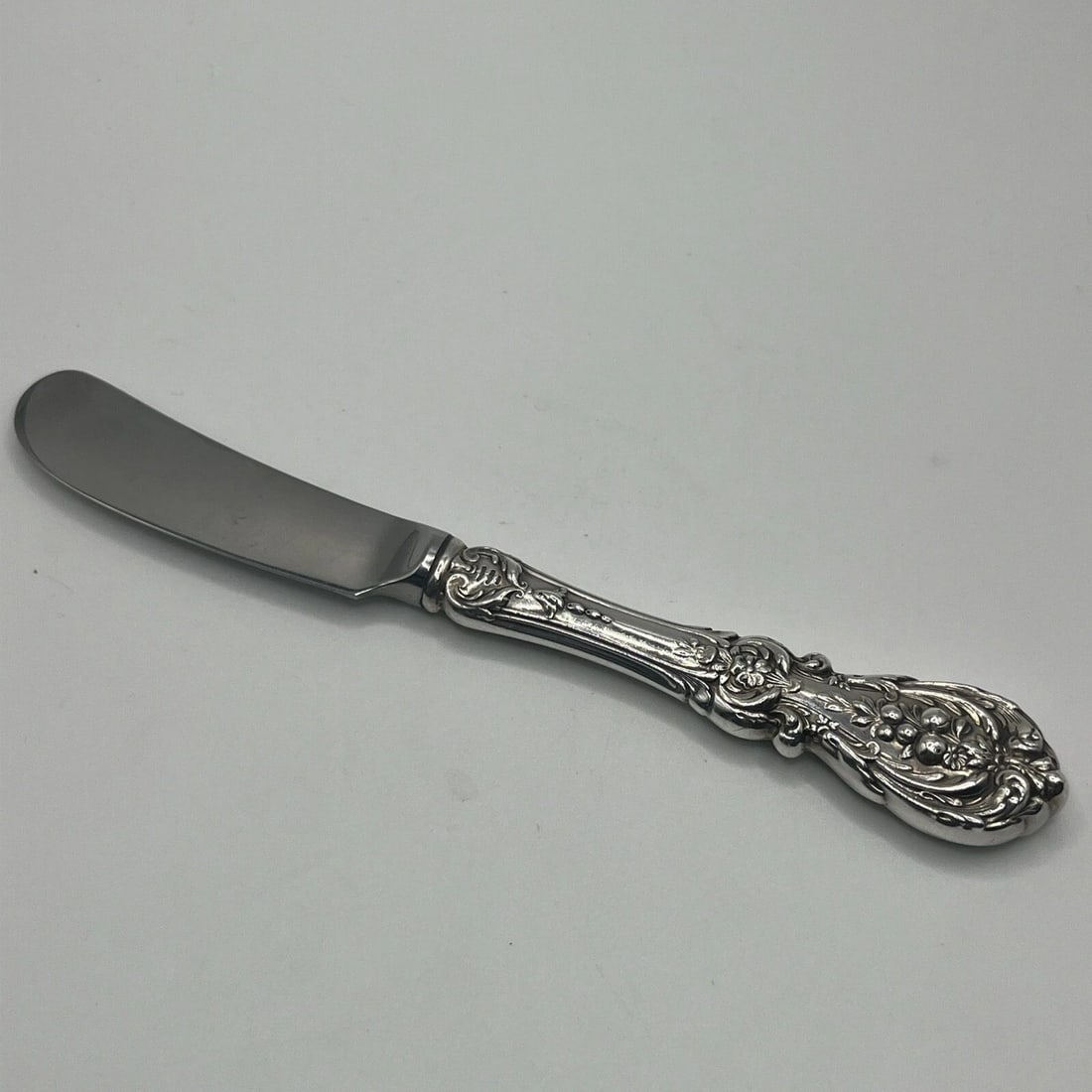 BURGUNDY BY REED AND BARTON BUTTER KNIFE/SPREADER (1 of 2)