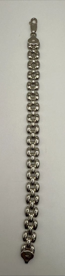 STERLING SILVER 7" CHAIN BRACELET 13.2 GRAMS: STERLING SILVER 7" CHAIN BRACELET 13.2 GRAMS This 7" chain bracelet is crafted from sterling silver with a purity of 925. The sleek and stylish design showcases the beauty of the metal without the dis