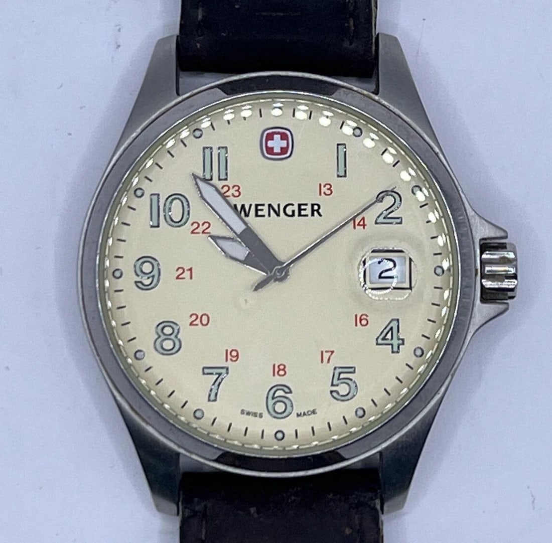 WENGER SWISS 7240X/T DATE LEATHER/CANVAS STRAP: WENGER SWISS 7240X/T DATE LEATHER/CANVAS STRAP Wenger Swiss 7240X/T Date leather/canvas strap. Watch on good condition but needs a new strap