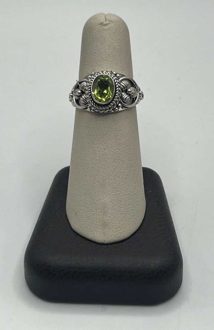 STERLING SILVER WITH GREEN STONE RING SIZE 7.25 (1 of 2)