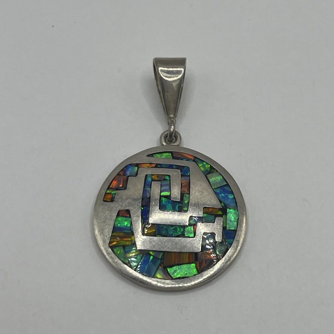 MEXICO 950 SILVER PENDANT WITH MULTI-COLORED CHIP INLAY DESIGN (1 of 2)