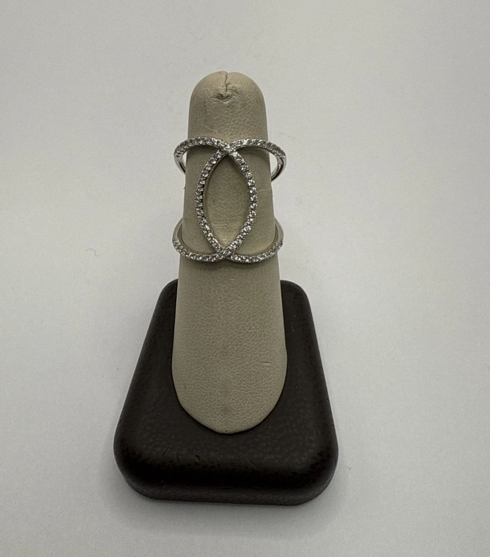 STERLING SILVER DOUBLE CIRCLE RING WITH COLORLESS STONES SIZE 7.25 (1 of 2)