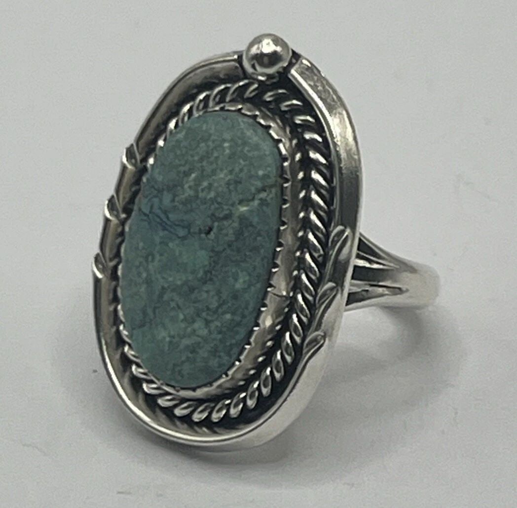 STERLING SILVER & GREEN STONE RING SIZE 5.75 (1 of 2)