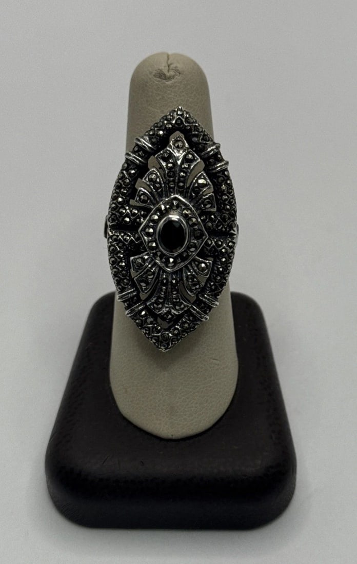 STERLING SILVER, BLACK ONYX & MARCASITE SIZE 9 RING (1 of 2)