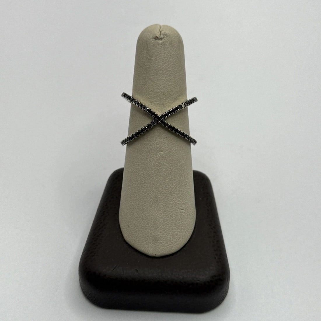 STERLING SILVER DOUBLE CIRCLE RING WITH BLACK STONES SIZE 8 (1 of 2)