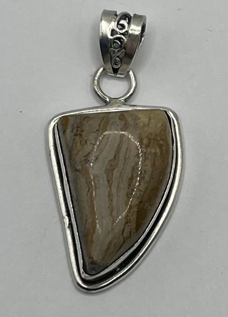 STERLING SILVER & AGATE STONE PENDANT (1 of 2)