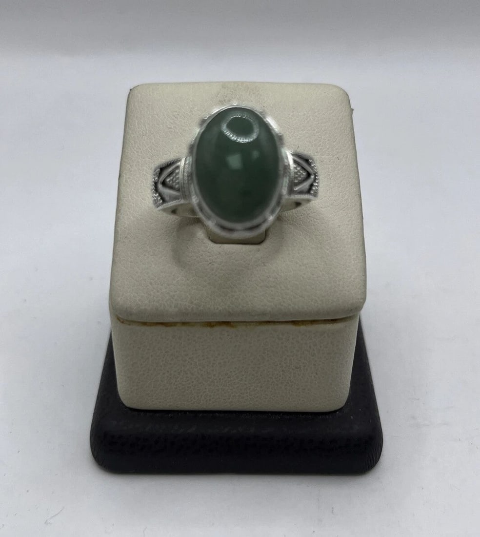 SUARTI STERLING SILVER SIZE 7.5 RING WITH GREEN STONE (1 of 2)