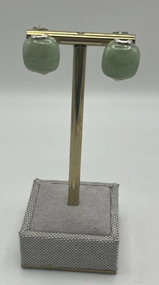 STERLING SILVER & JADEITE EARRINGS: STERLING SILVER & JADEITE EARRINGS These Sterling Silver Earrings feature stunning Jadeite stones, known for their beautiful green color. Crafted with a metal purity of 925, these stud-style earrings