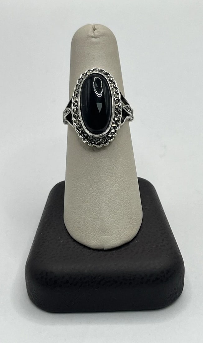 BLACK ONYX AND STERLING SILVER RING WITH MARCASITE STONES SIZE 7.5: BLACK ONYX AND STERLING SILVER RING WITH MARCASITE STONES SIZE 7.5 Add a touch of elegance to your jewelry collection with this stunning Black Onyx and Sterling Silver Ring. Crafted from high-quality