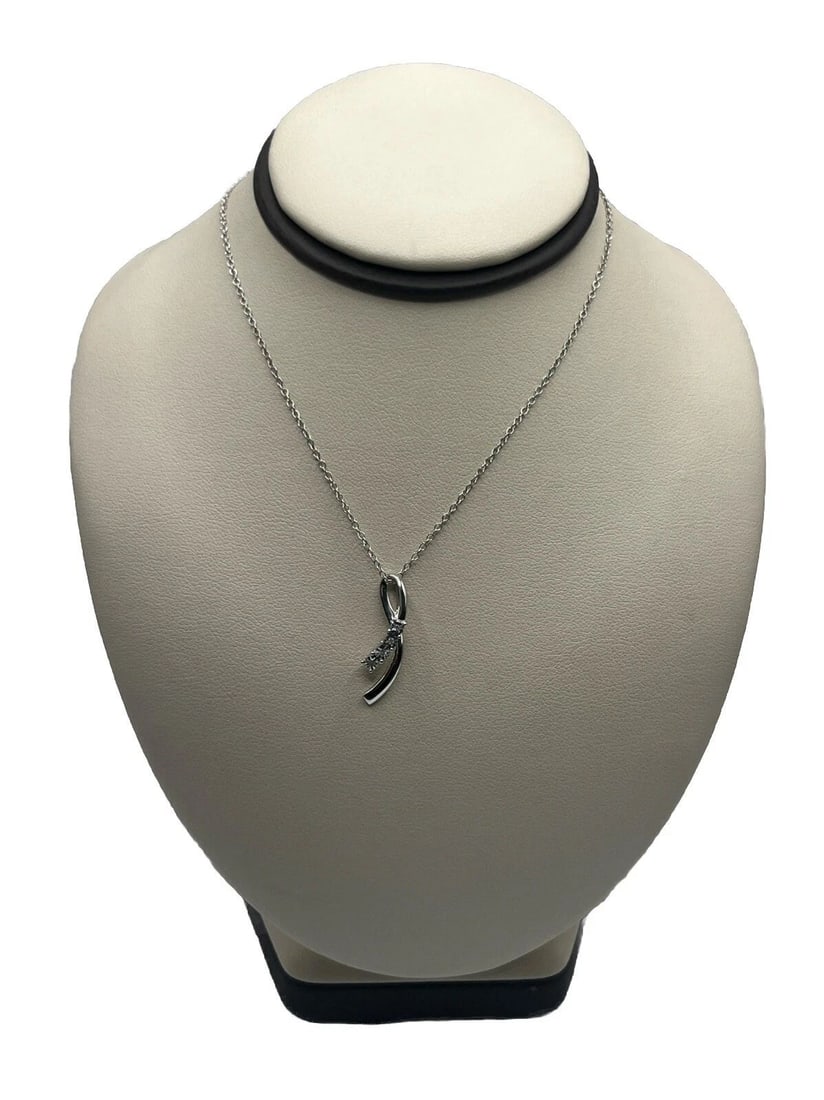 STERLING SILVER 18" NECKLACE WITH TWISTED PENDANT AND COLORLESS STONES: STERLING SILVER 18" NECKLACE WITH TWISTED PENDANT AND COLORLESS STONES Elevate your style with this stunning 18" necklace crafted from high-quality sterling silver. The necklace features a unique