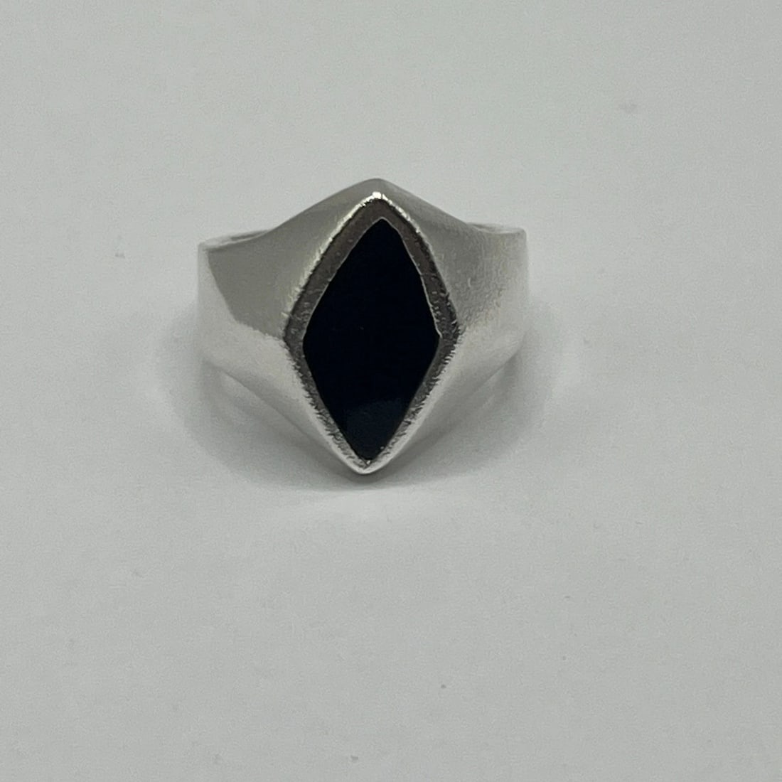 STERLING SILVER & BLACK ENAMEL RING SIZE 5.75 (1 of 2)
