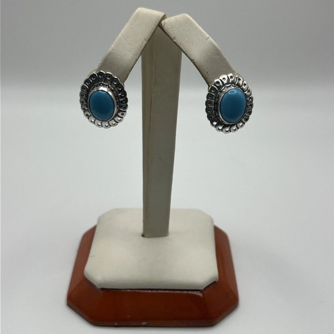 SOUTHWEST OVAL TURQUOISE & STERLING SILVER EARRINGS (1 of 2)
