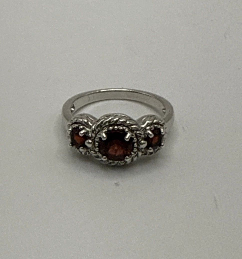 STERLING SILVER 925 3 GEMSTONE RED GARNET RING SIZE 8 ROPE SETTING (1 of 2)