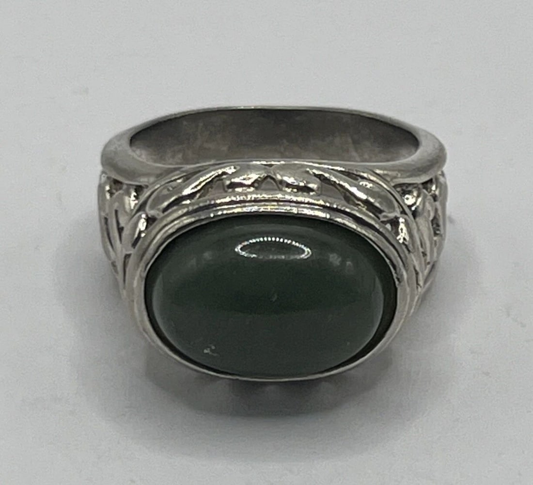 STERLING SILVER WITH GREEN STONE RING SIZE 7 (1 of 2)