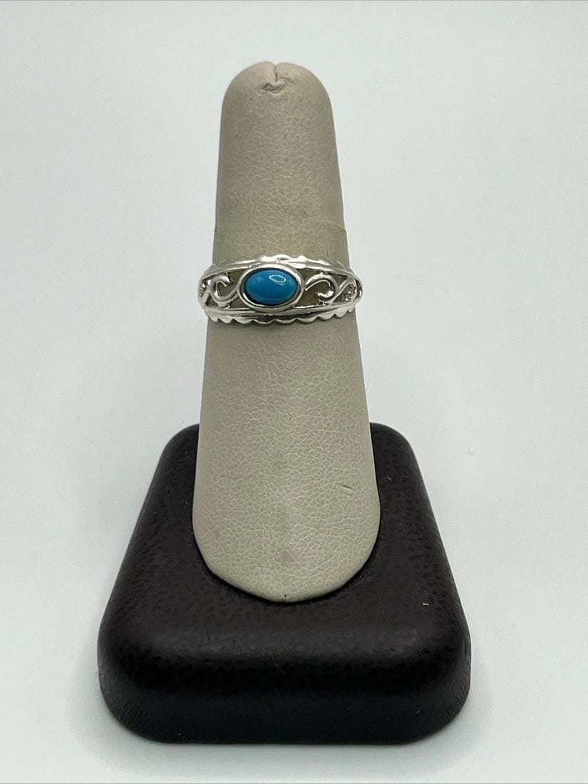 STERLING SILVER SIZE 8 BAND WITH TURQUOISE STONE (1 of 2)