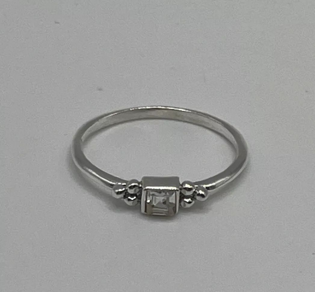 STERLING SILVER & COLORLESS STONE RING SIZE 7 (1 of 2)