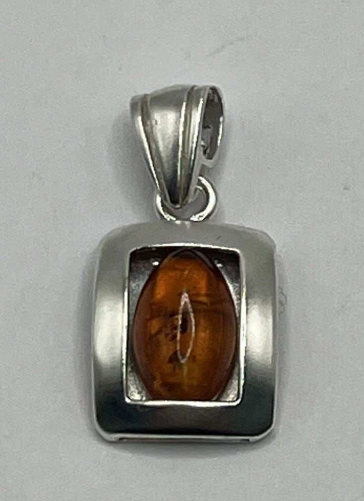 STERLING SILVER & AMBER PENDANT (1 of 2)