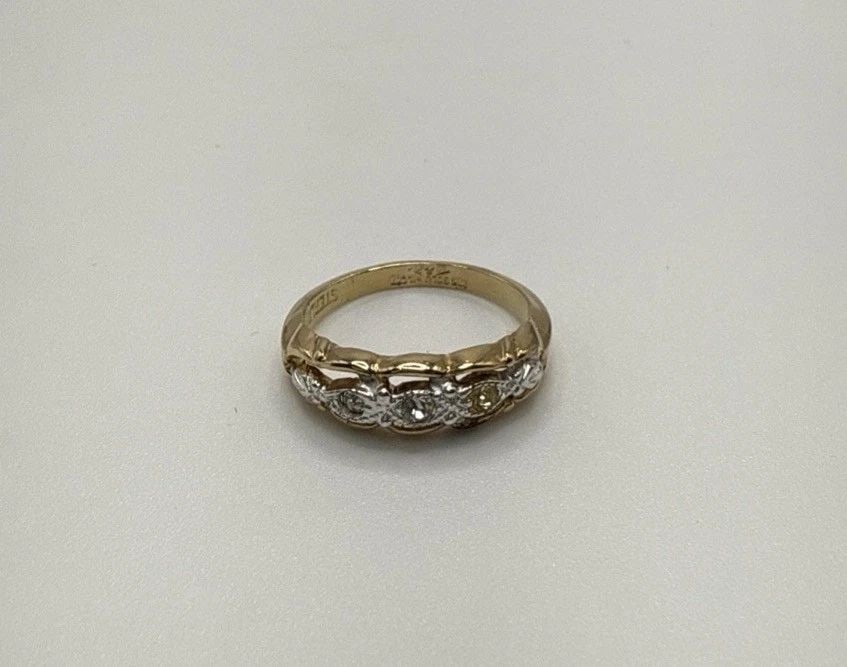 GOLD TONE STERLING SILVER SIZE 4 RING WITH COLORLESS STONES (1 of 2)