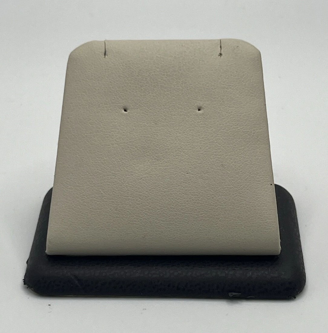 SINGLE EARRING OR NECKLACE DISPLAY (1 of 2)