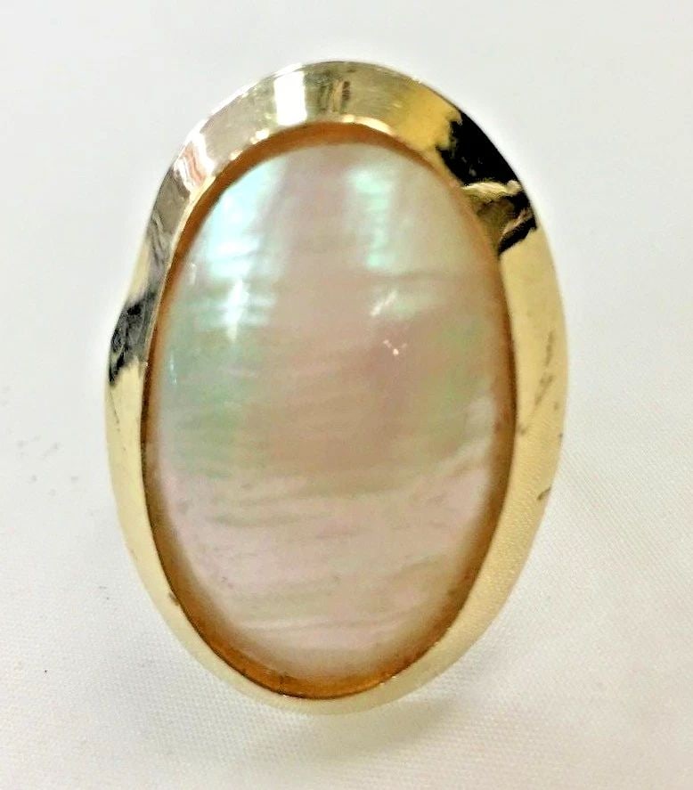 EV 14K YELLOW GOLD RING WITH 25MM X 16MM MOTHER OF PEARL STONE SIZE: 7 6.1G: EV 14K YELLOW GOLD RING WITH MOTHER OF PEARL STONE EV 14k Yellow Gold Ring with Mother of Pearl Stone You are bidding on a EV 14k Yellow Gold Ring with Mother of Pearl Stone. There are few minor