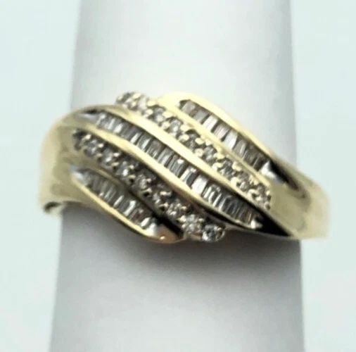 10K GOLD WAVE STYLE RING WITH ROUND AND BAGUETTE DIAMONDS 0.50CTS SIZE: 8: 10K GOLD WAVE STYLE RING WITH ROUND AND BAGUETTE DIAMONDS 0.50CTS SIZE: 8 10k Gold Wave style Ring with round and baguette Diamonds You are bidding on a 10k Gold Wave style Ring with round and