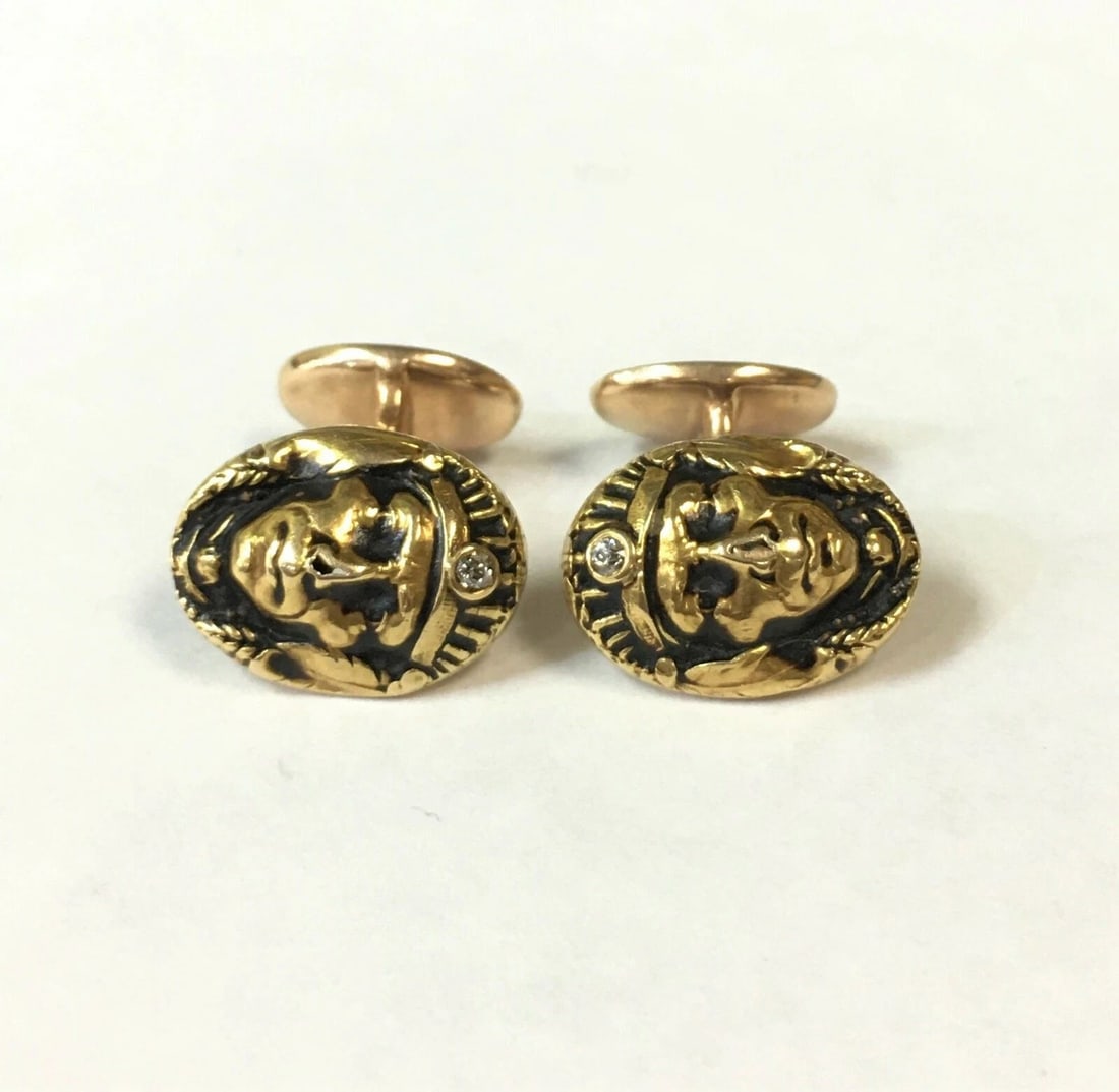 VINTAGE 14K NATIVE AMERICAN HEAD CUFFLINKS WITH 0.10CTS OF DIAMONDS 4.8G: VINTAGE 14K NATIVE AMERICAN HEAD CUFFLINKS WITH SINGLE DIAMOND STONES IN EACH Vintage 14k Native American Head Cufflinks with Single Diamond stones in Each You are bidding on a 14k Native American