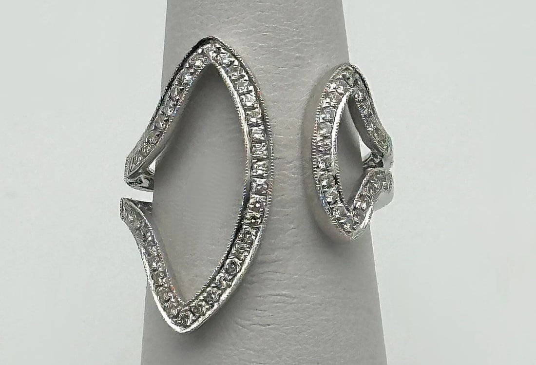 14K WHITE GOLD OPEN GAP CENTER RING WITH 0.50CTS OF DIAMONDS SIZE: 6.5 (1 of 2)