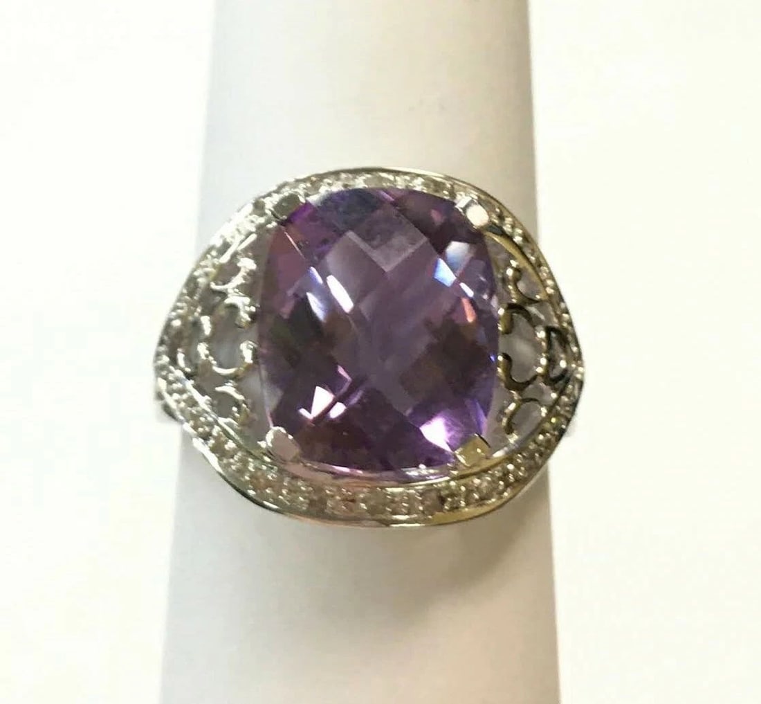 14K WHITE GOLD RING WITH AMETHYST AND 0.16CTS OF DIAMONDS SIZE: 7 4.4G (1 of 2)