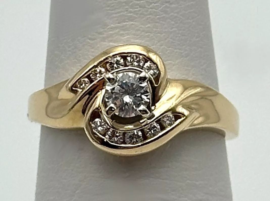14K GOLD CENTER TWIST STYLE RING SET WITH 0.35CTS OF VS DIAMONDS SIZE: 6.25 (1 of 2)