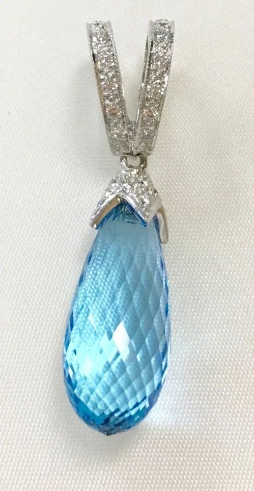 18K WHITE GOLD PENDANT WITH BLUE TOPAZ AND 0.33CTS NATURAL DIAMONDS: 18K WHITE GOLD PENDANT WITH BLUE TOPAZ AND 0.33CTS NATURAL DIAMONDS 18k White Gold Pendant with Diamonds and Blue Topaz You are bidding on a 18k White Gold Pendant with Diamonds and Blue Topaz. The It