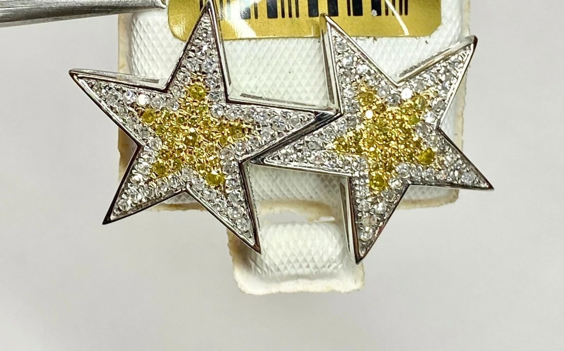 10K WHITE GOLD STAR EARRINGS WITH 0.70CTS OF WHITE & YELLOW DIAMONDS 2.3G (1 of 2)