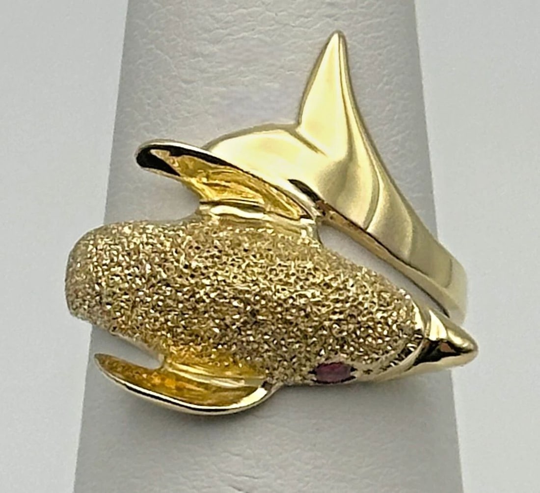 14K YELLOW GOLD DOLPHIN RING WITH LAB CREATED RUBY EYES SIZE: 7 4.6 GRAMS (1 of 2)