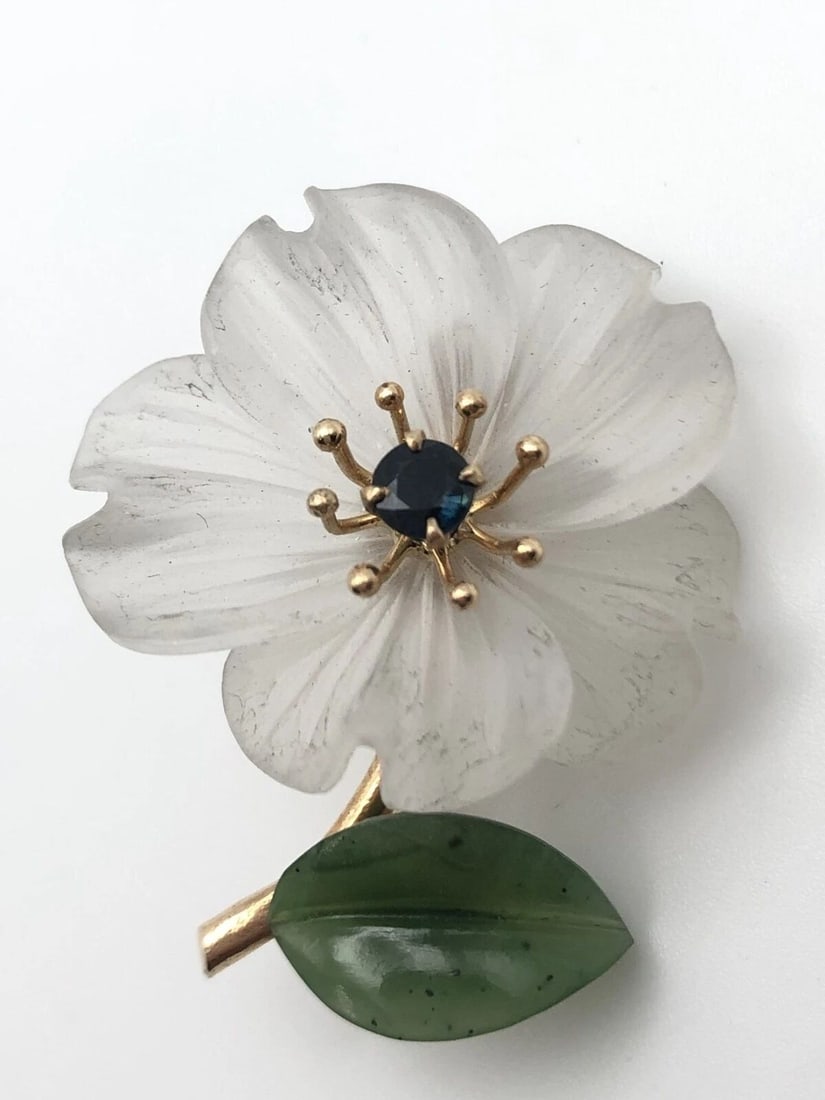14K GOLD BROOCH WITH QUARTZ CRYSTAL FLOWER, JADE LEAF AND SAPPHIRE 5G (1 of 2)