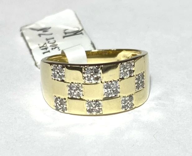 14K GOLD RING / BAND CHECKERBOARD STYLE, 0.30CTS OF DIAMONDS SIZE: 7.5 4.1G: UNISEX 14K YELLOW GOLD BAND WITH 0.30CT DIAMONDS (SIZE 7.5) Unisex 14k Yellow Gold Band with 0.30CT Diamonds (Size 7.5) You are bidding on a new with tags Unisex 14k Yellow Gold Band with 0.30CT Diamo