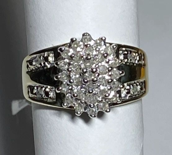 10K GOLD CLUSTER STYLE RING WITH 0.50CTS OF DIAMONDS SIZE 6.75 4.6G (1 of 2)