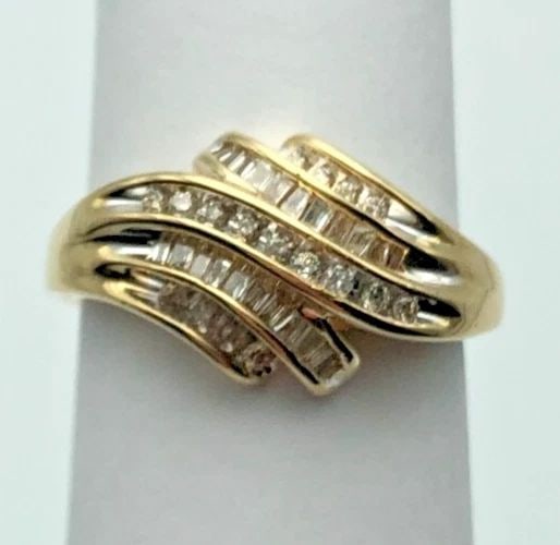 10K GOLD LAYERED WAVE STYLE RING WITH 0.50CTS OF DIAMONDS SIZE: 7.25 3.3G (1 of 2)