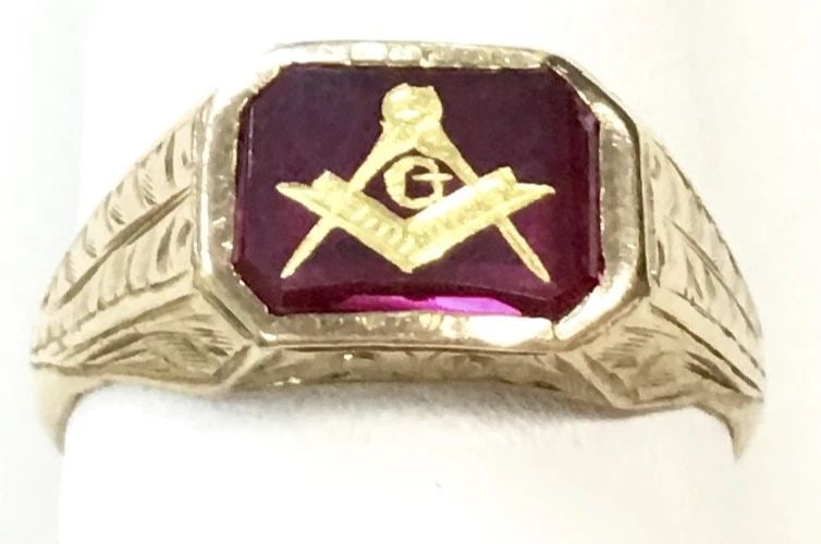 10K GOLD MASONIC RING WITH SYNTHETIC RUBY SIZE: 9.25 6.6G (1 of 2)