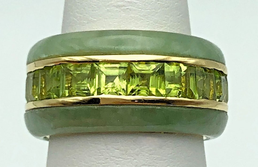 14K YELLOW GOLD JADE BAND SET WITH PERIDOT SIZE: 7.75: 14K YELLOW GOLD JADE BAND SET WITH PERIDOT SIZE: 7.75 14k Yellow Gold Jade Band set with Peridot Condition: Used, has been cleaned Material: 14k Yellow Gold Ring Size: 7.75 Weight: 7.4 grams Band Widt