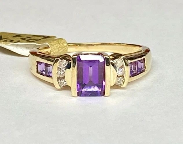 10K YELLOW GOLD RING WITH AMETHYST AND 0.10CTS OF DIAMONDS SIZE: 8 3.7G (1 of 2)